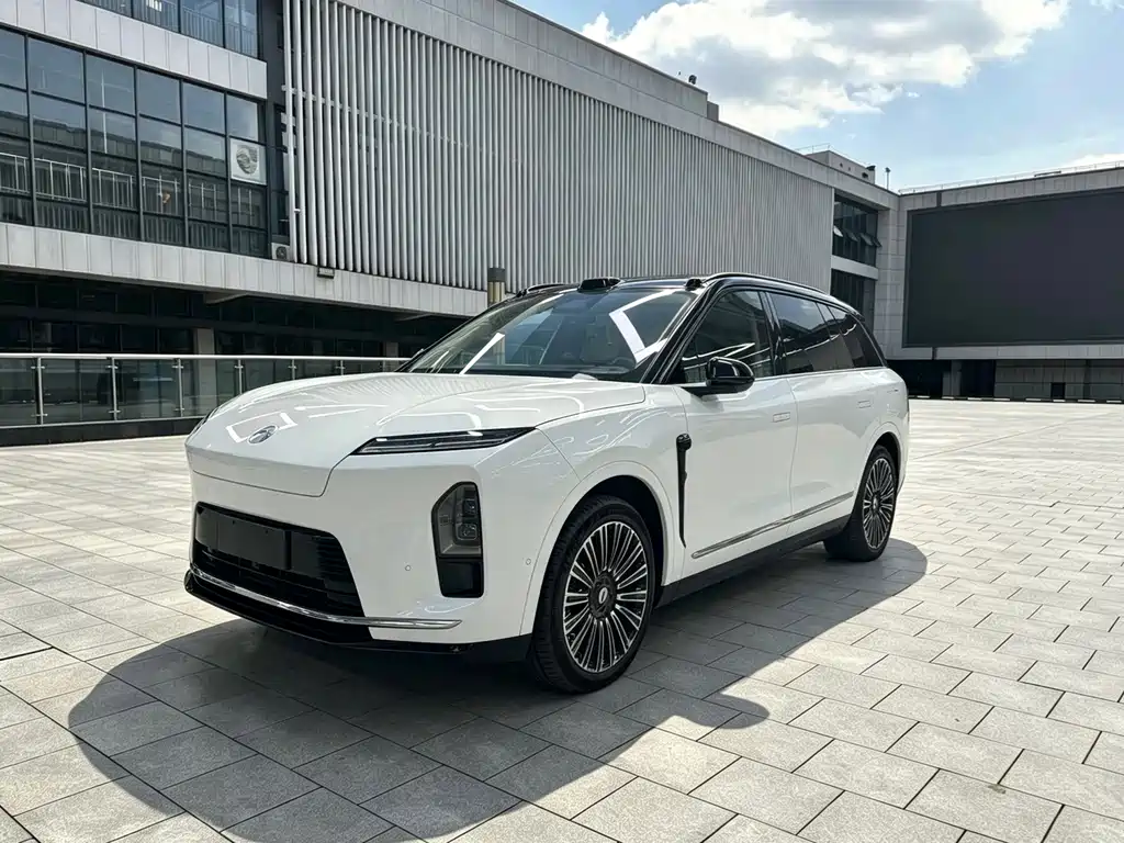 NIO ES8