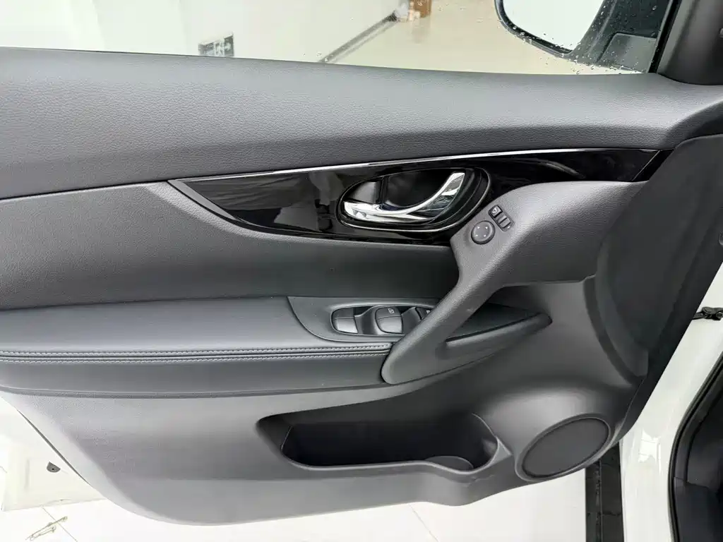 Nissan X-Trail — фото 10