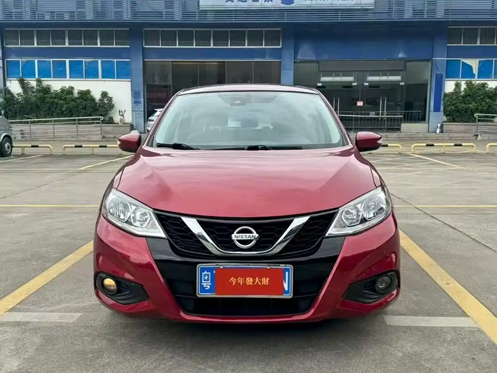 Nissan Tiida — фото 2