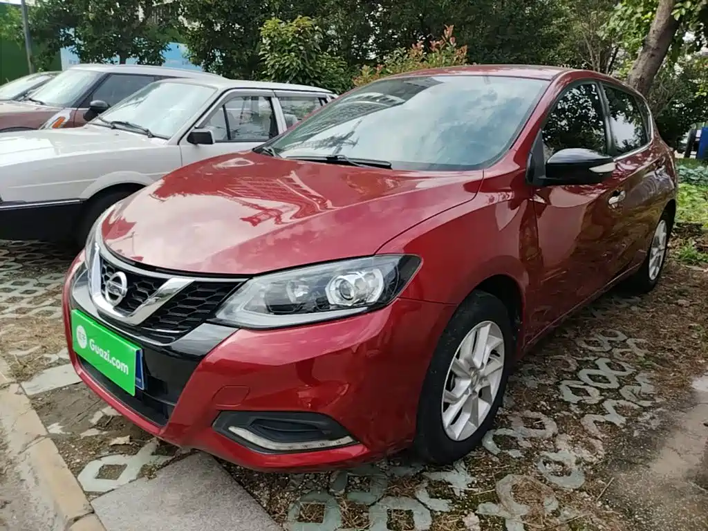 Nissan Tiida — фото 2