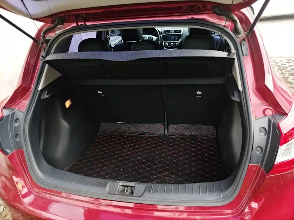 Nissan Tiida — фото 19