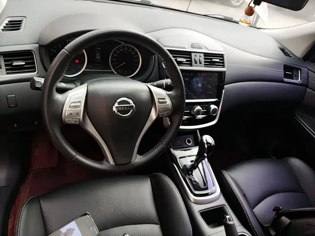 Nissan Tiida — фото 10