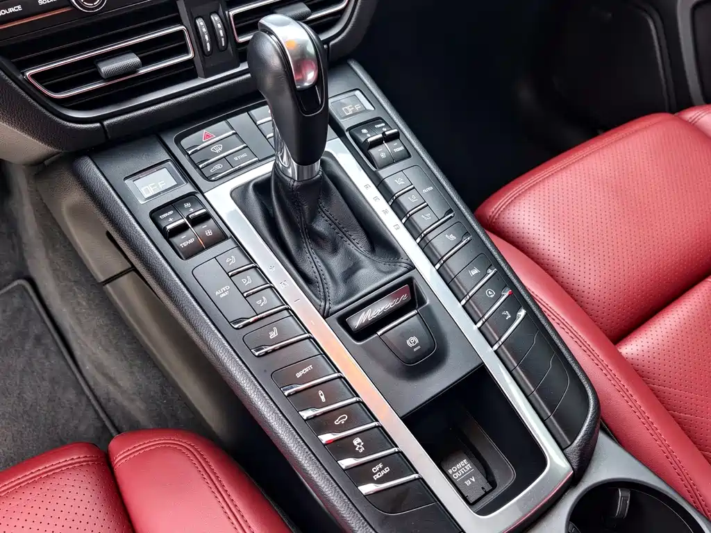 Porsche Macan — фото 11