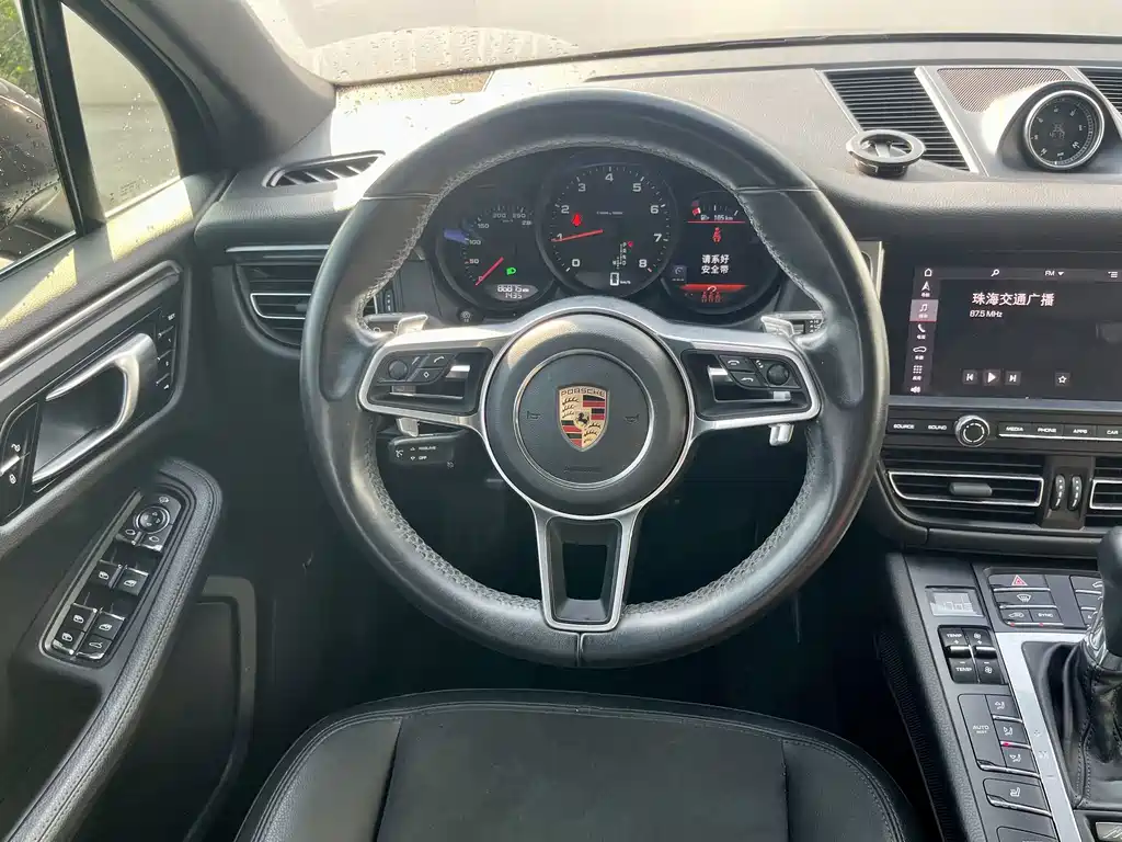 Porsche Macan — фото 10
