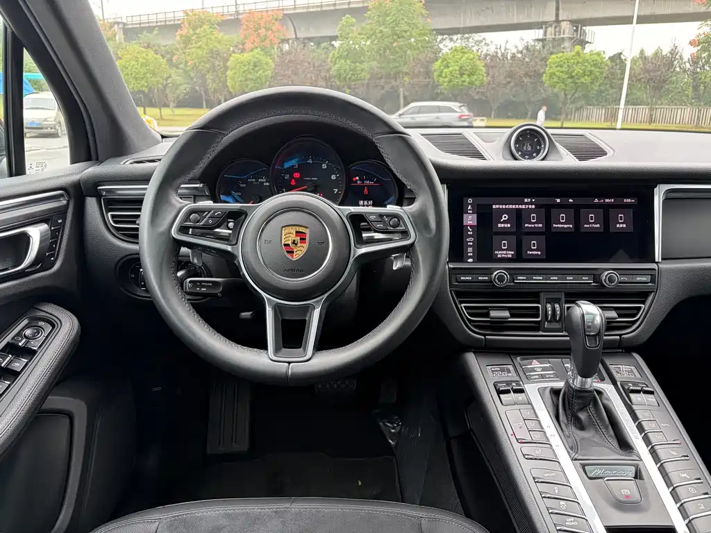 Porsche Macan — фото 11