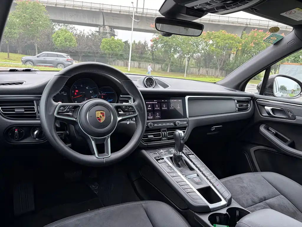 Porsche Macan — фото 15