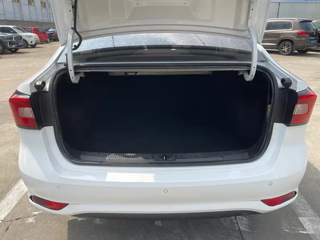Roewe i5 — фото 20