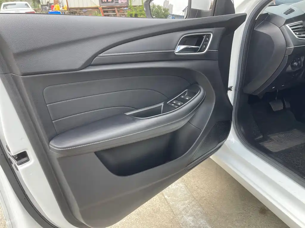 Roewe i5 — фото 10