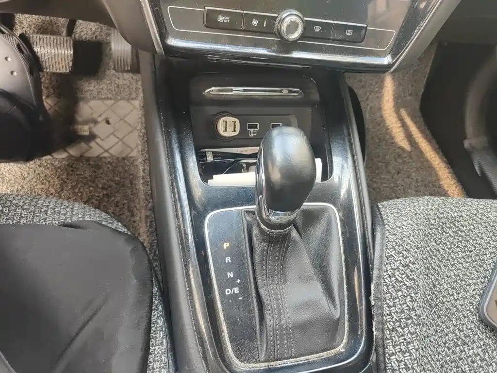 Roewe i5 — фото 10