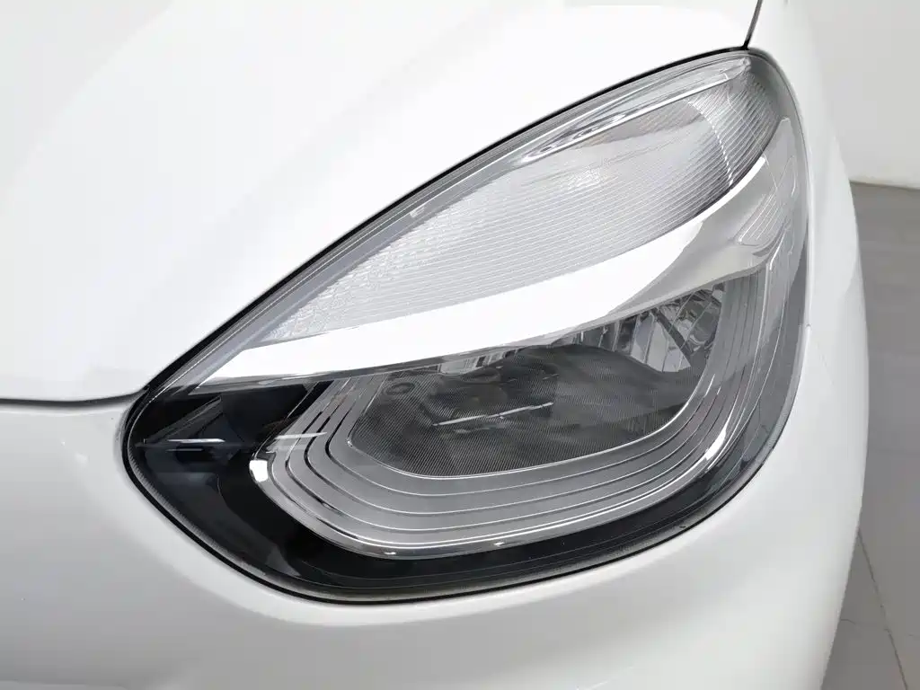 Roewe Clever — фото 7