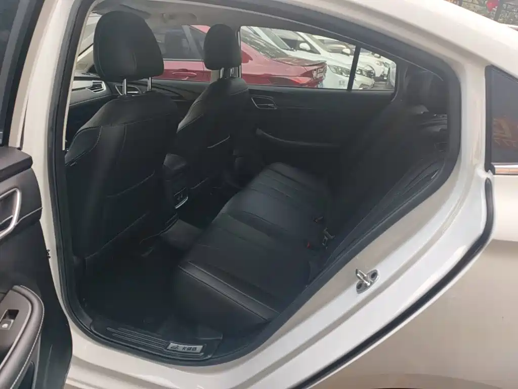 Roewe i5 — фото 17