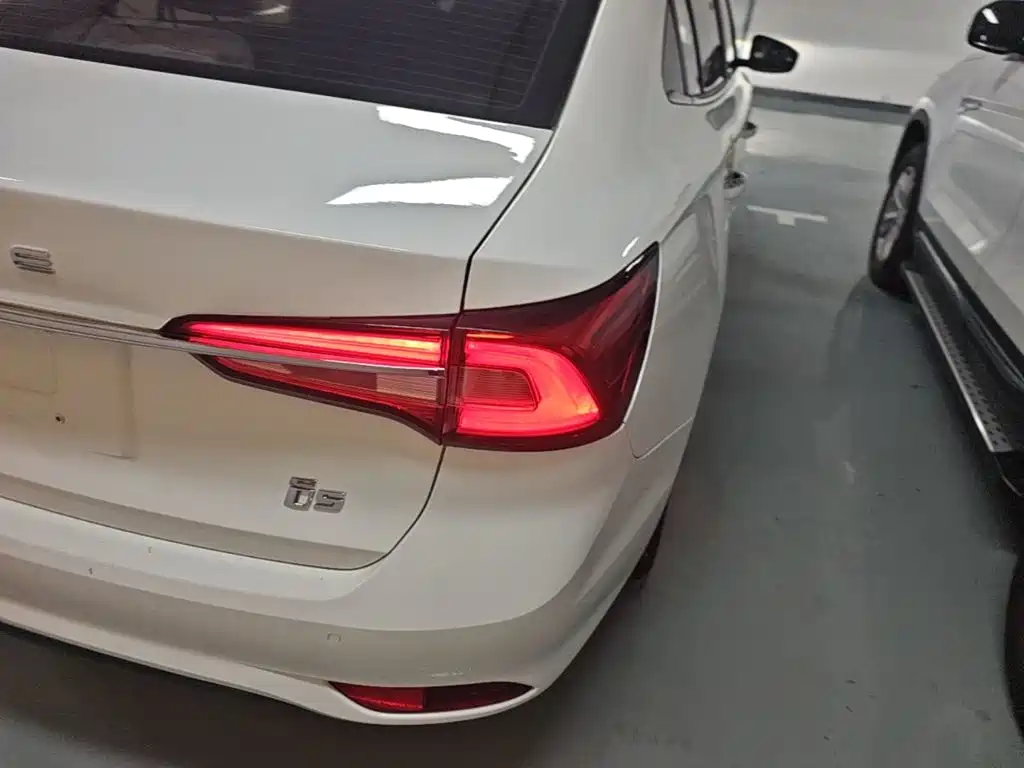 Roewe i5 — фото 8
