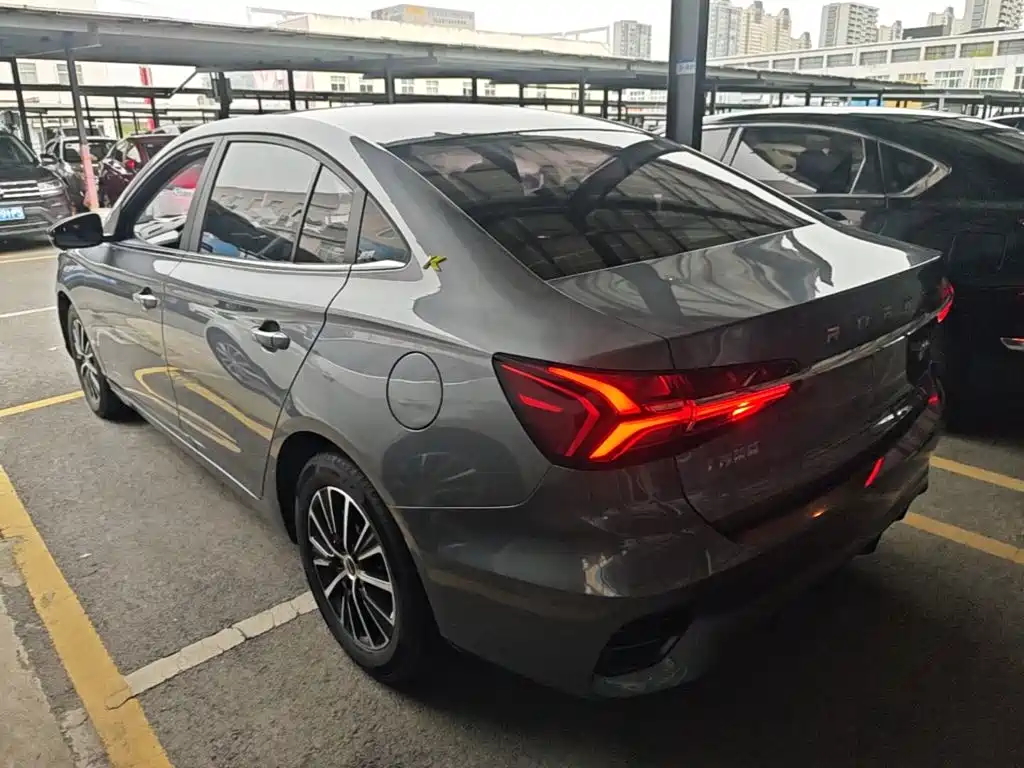 Roewe i5 — фото 5