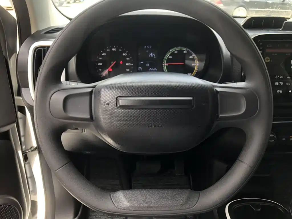 Roewe Clever — фото 3