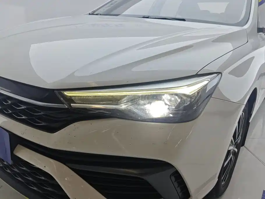Roewe i5 — фото 5