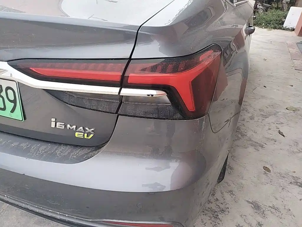 Roewe i6 MAX New Energy — фото 8