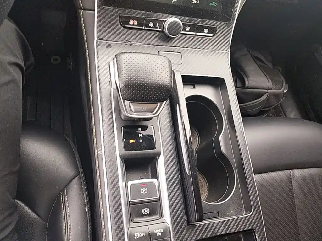 Roewe i6 MAX New Energy — фото 14