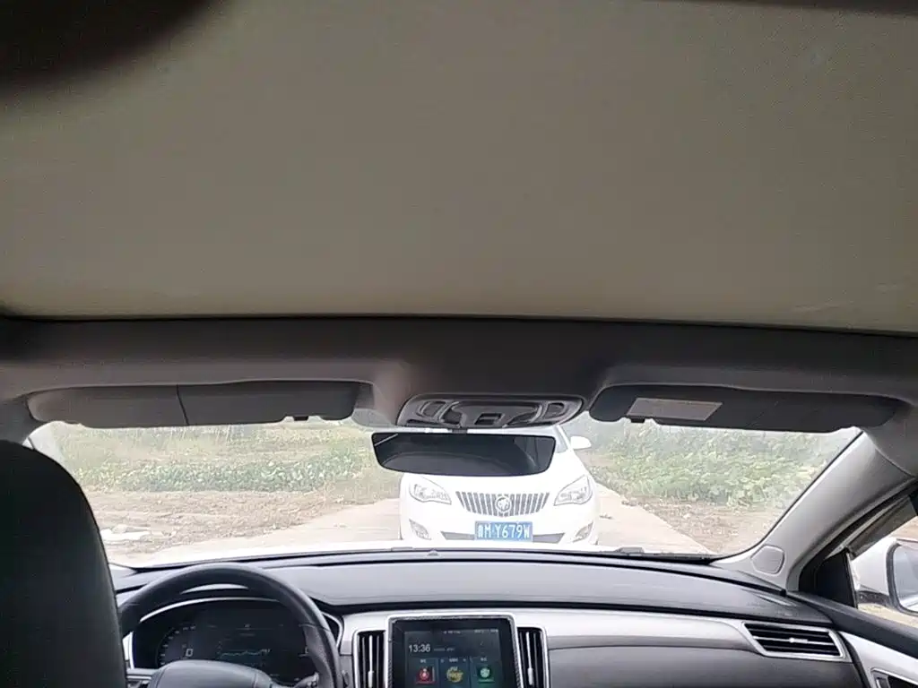 Roewe i6 MAX New Energy — фото 18