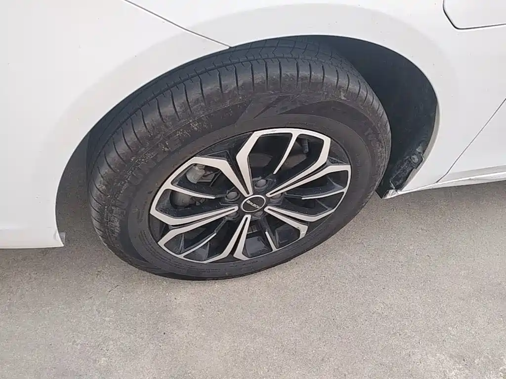 Roewe i6 MAX New Energy — фото 23