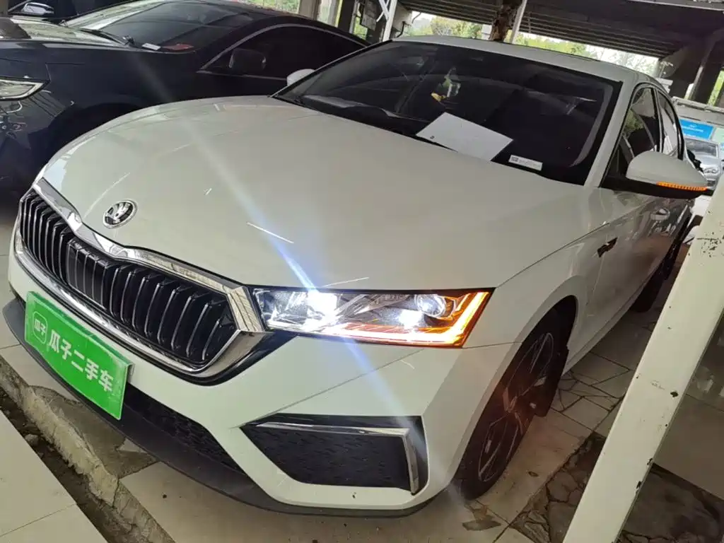 Skoda Octavia — фото 2