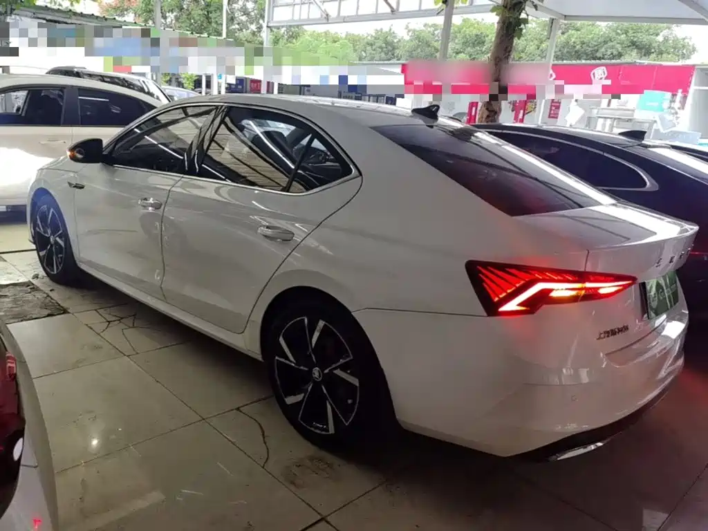 Skoda Octavia — фото 5
