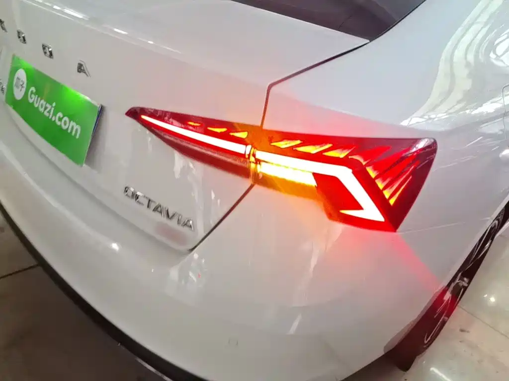 Skoda Octavia — фото 8
