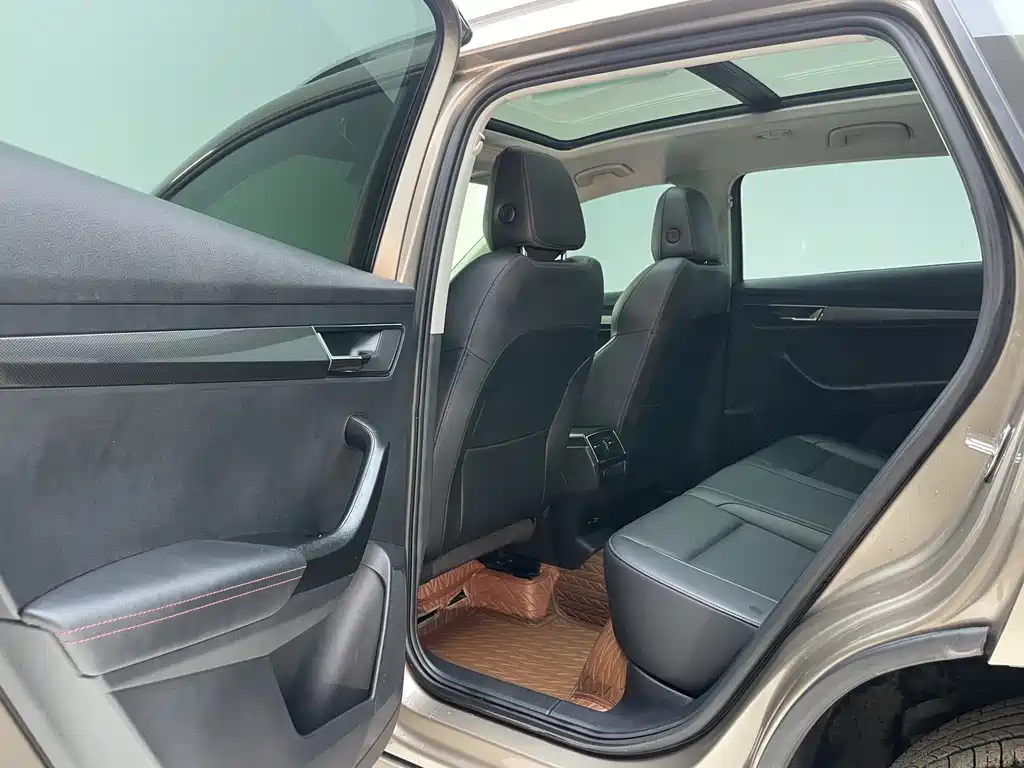 Skoda Karoq — фото 11