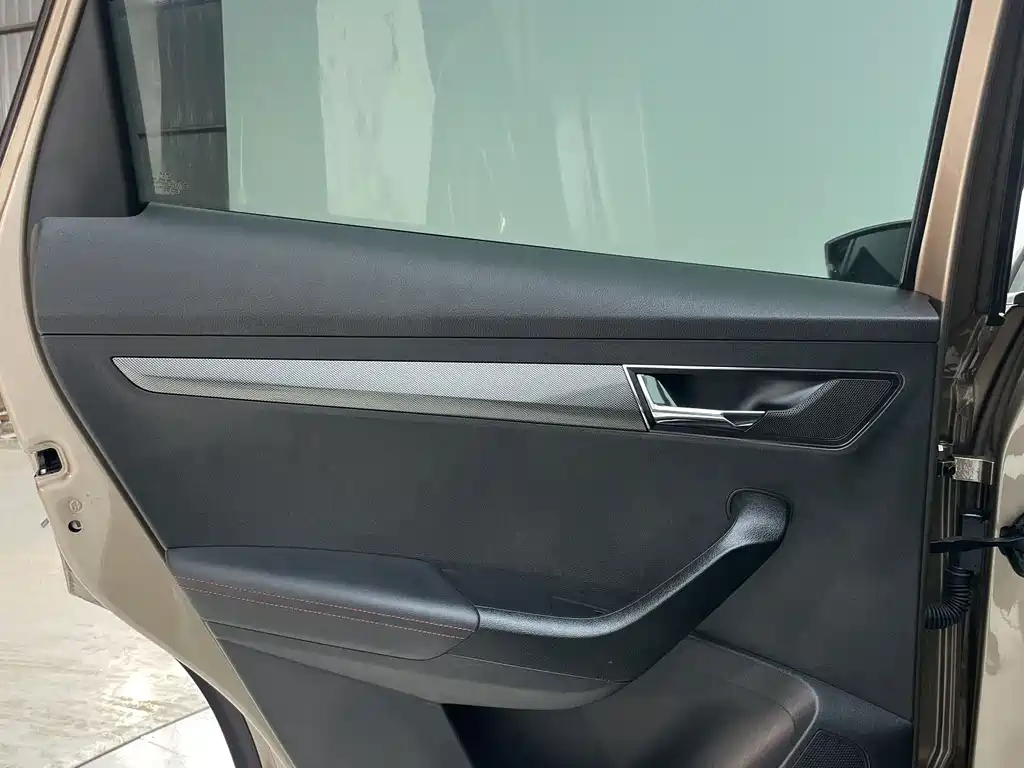 Skoda Karoq — фото 15