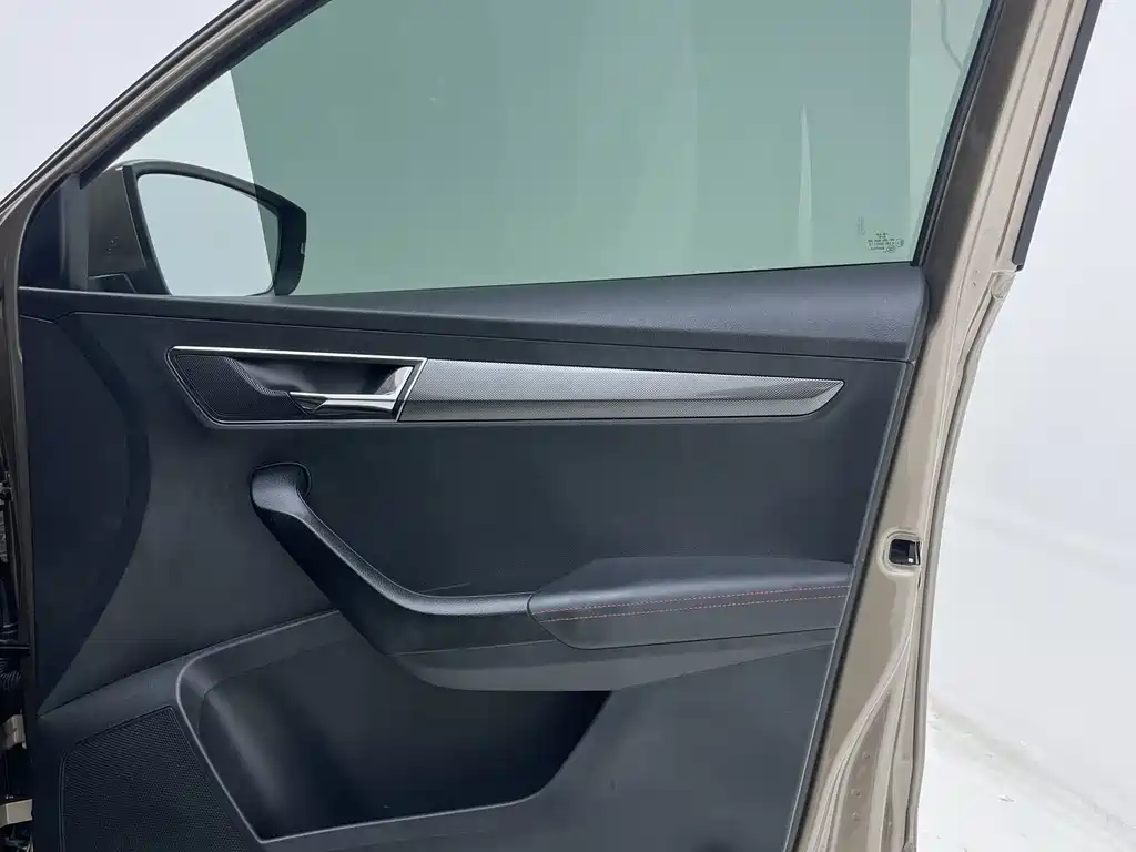 Skoda Karoq — фото 25
