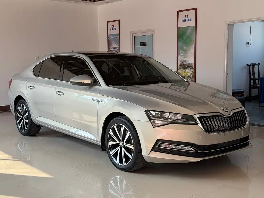 Skoda Superb — фото 2