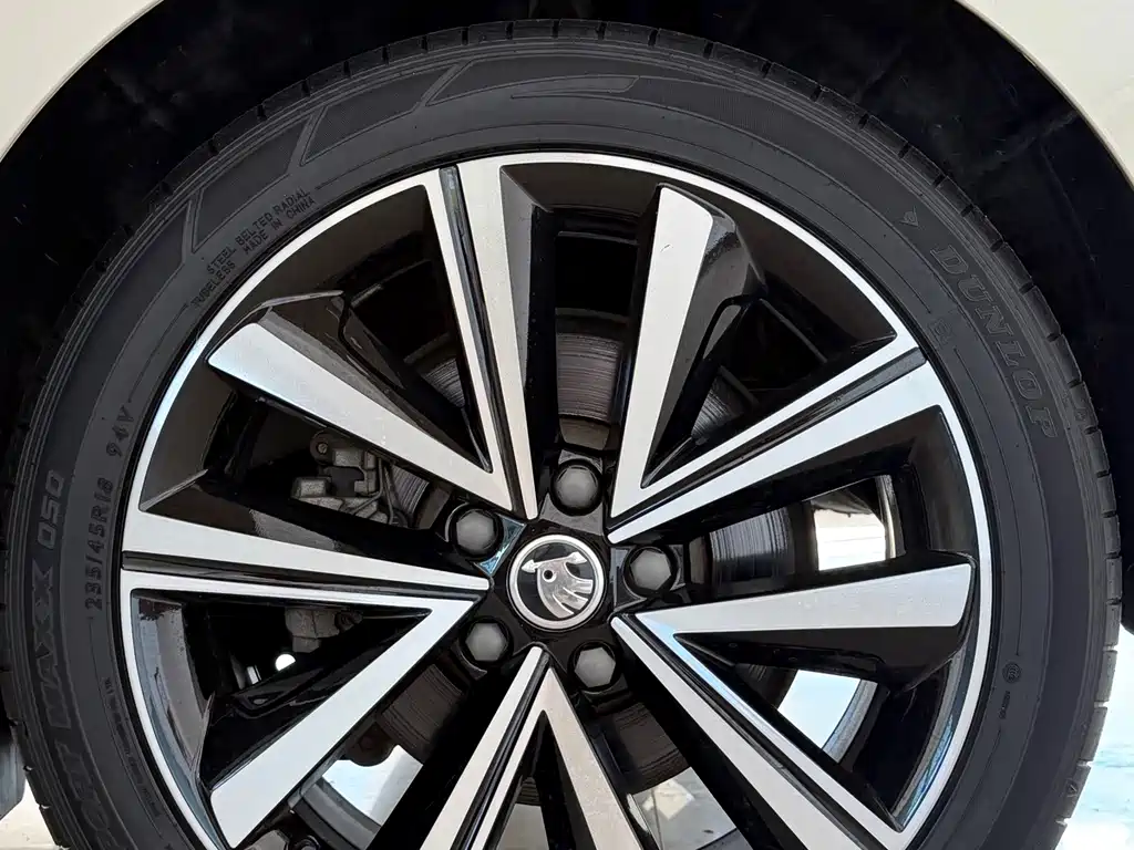Skoda Superb — фото 11
