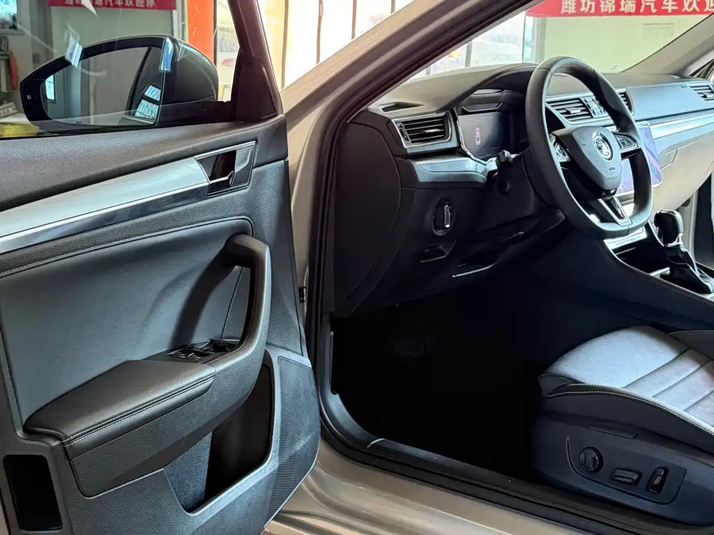 Skoda Superb — фото 14