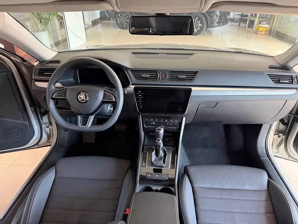 Skoda Superb — фото 20