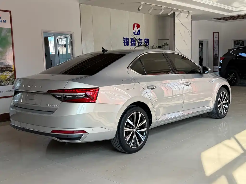 Skoda Superb — фото 3