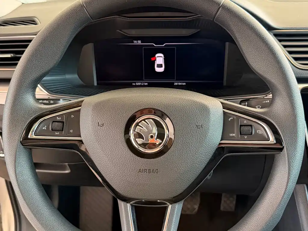 Skoda Superb — фото 21