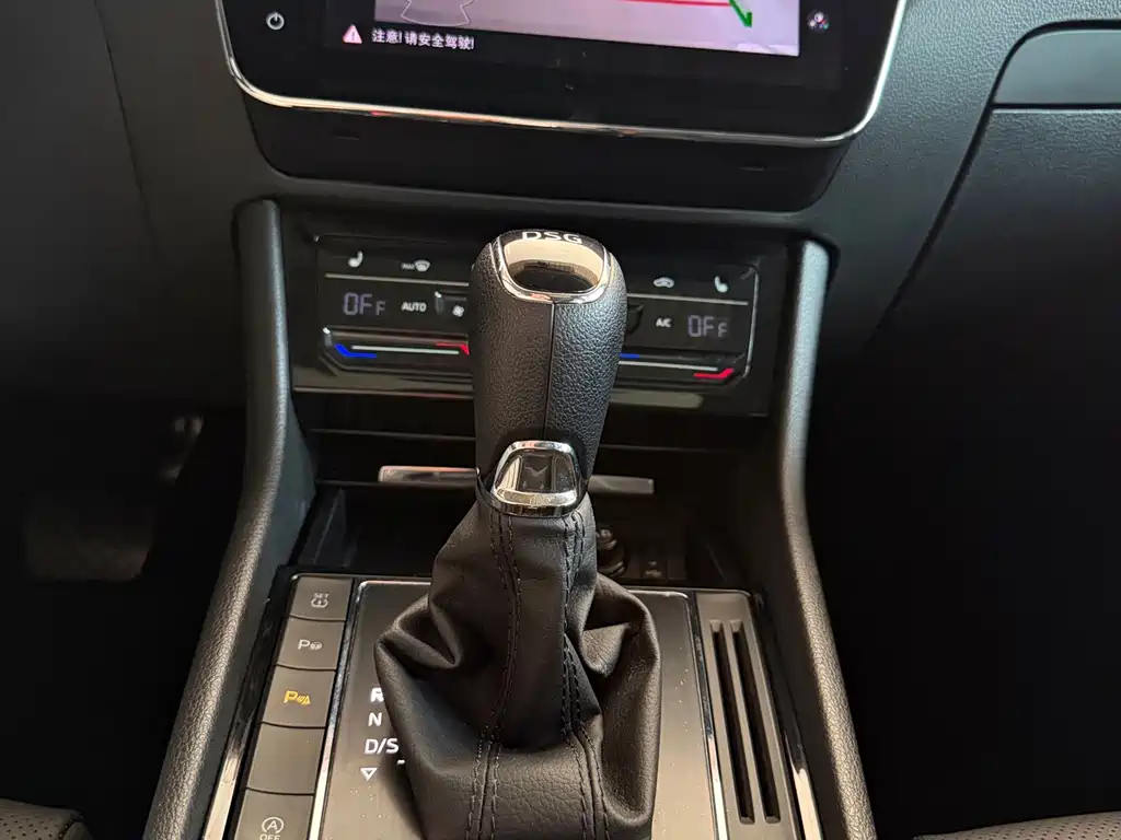 Skoda Superb — фото 23