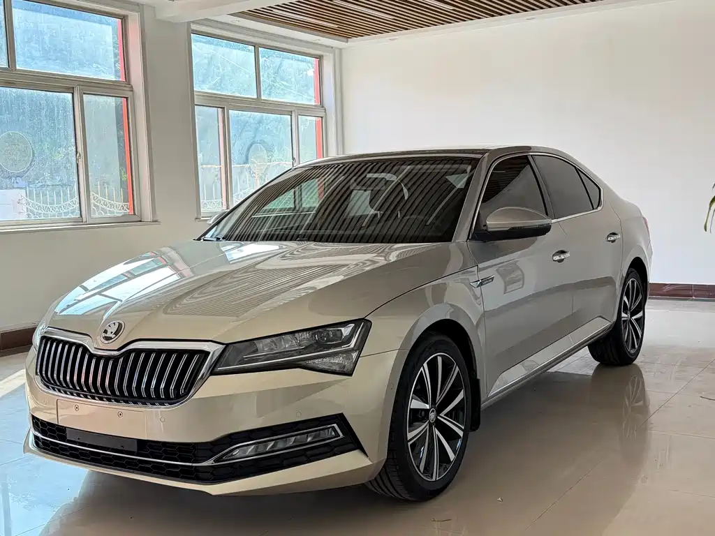 Skoda Superb — фото 5