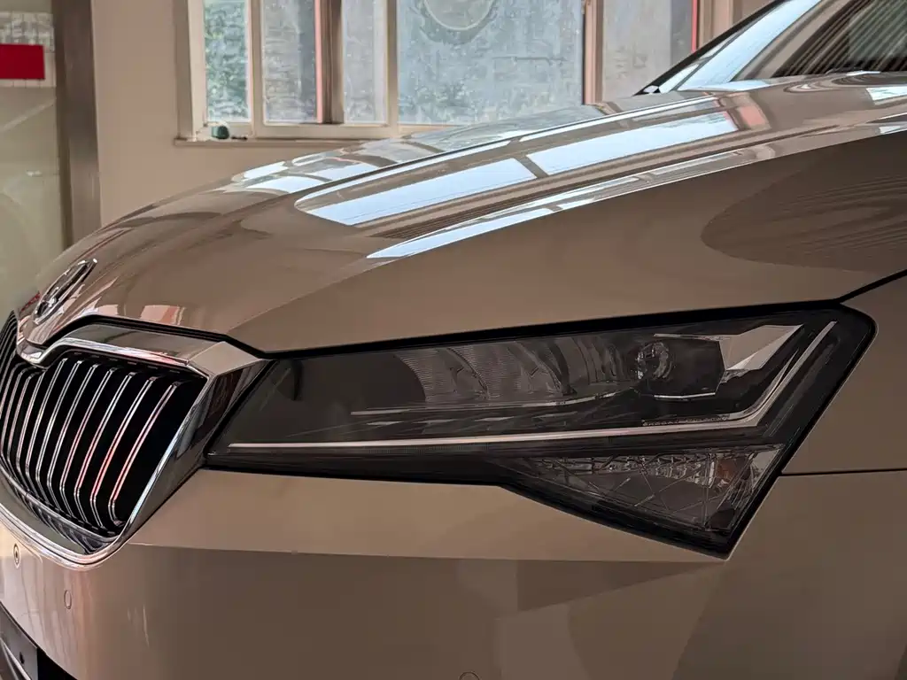 Skoda Superb — фото 8