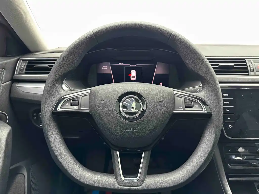 Skoda Superb — фото 17