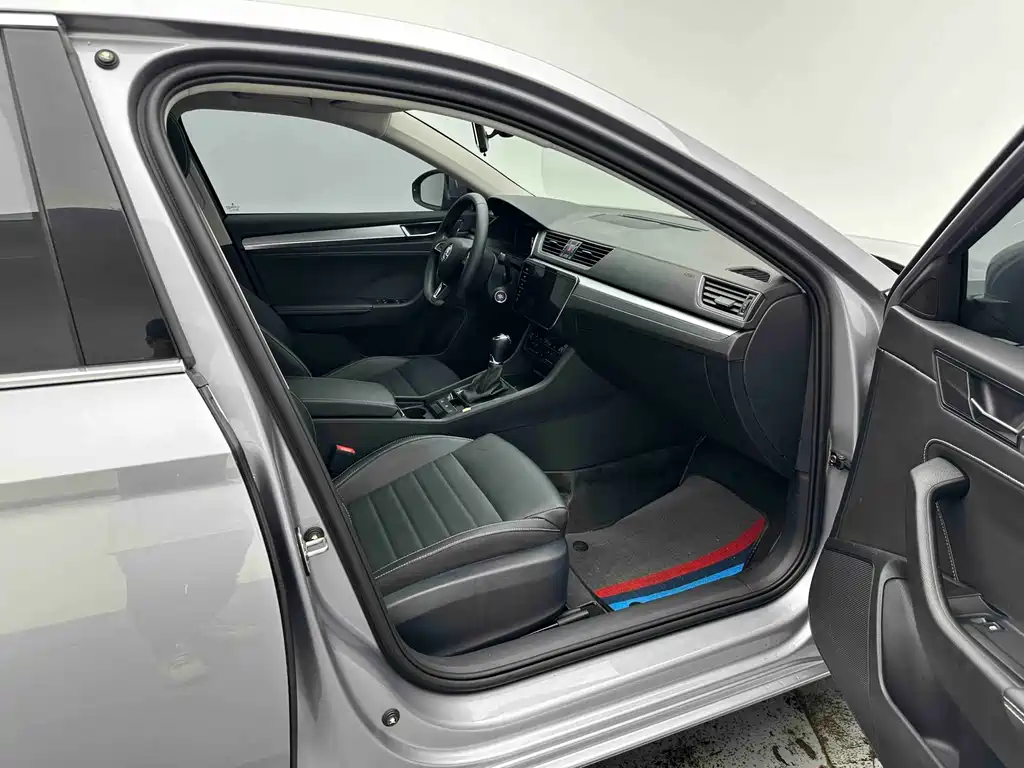 Skoda Superb — фото 7