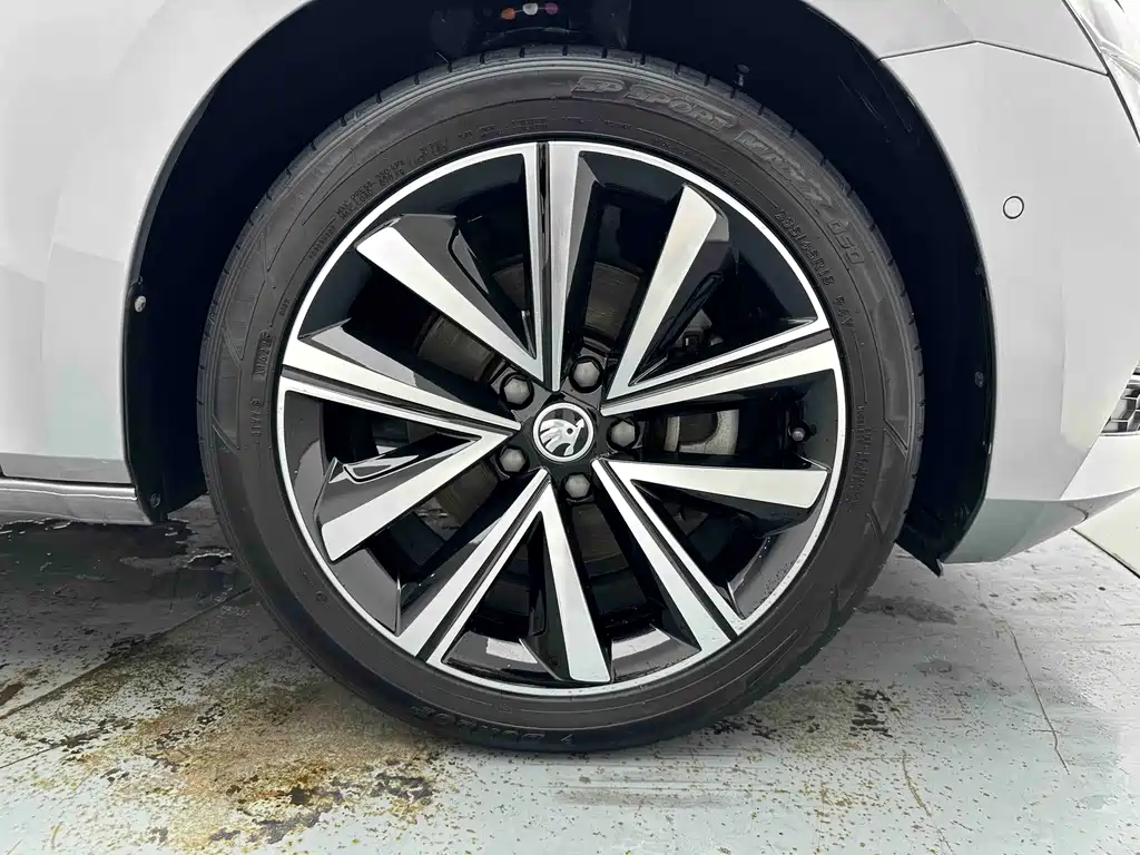 Skoda Superb — фото 8