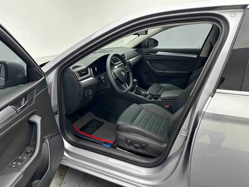 Skoda Superb — фото 9