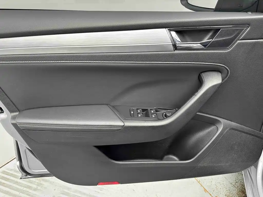 Skoda Superb — фото 10