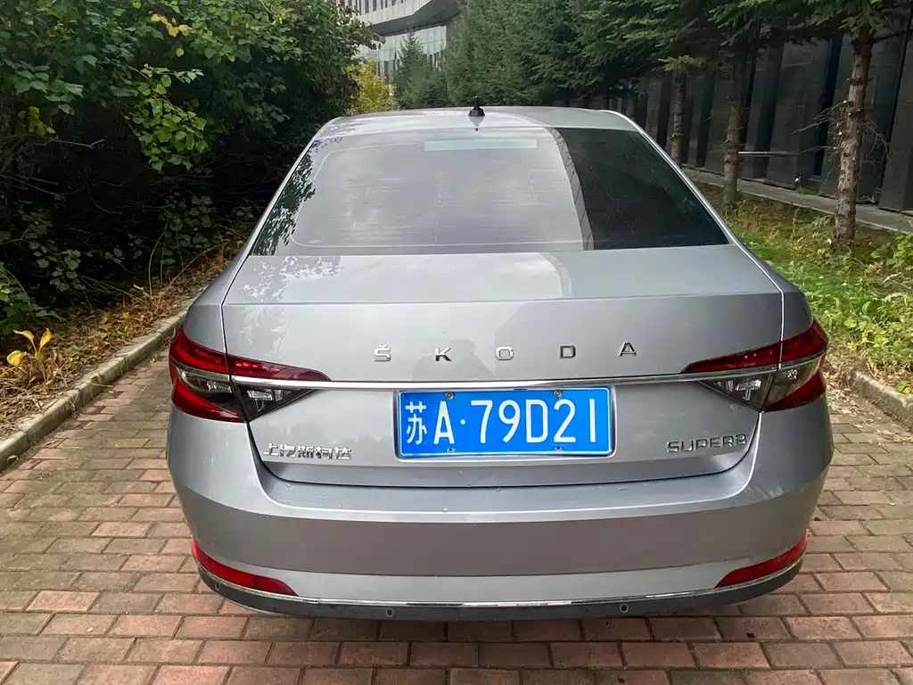 Skoda Superb — фото 5