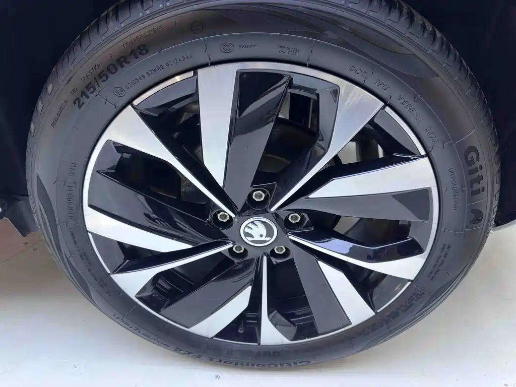 Skoda Karoq — фото 21