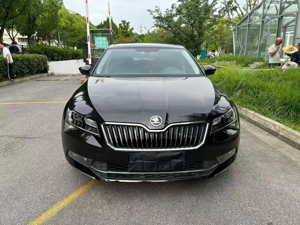 Skoda Superb — фото 2