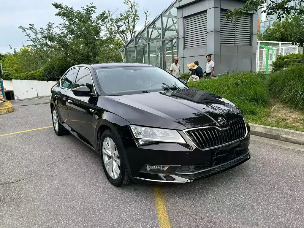 Skoda Superb — фото 3