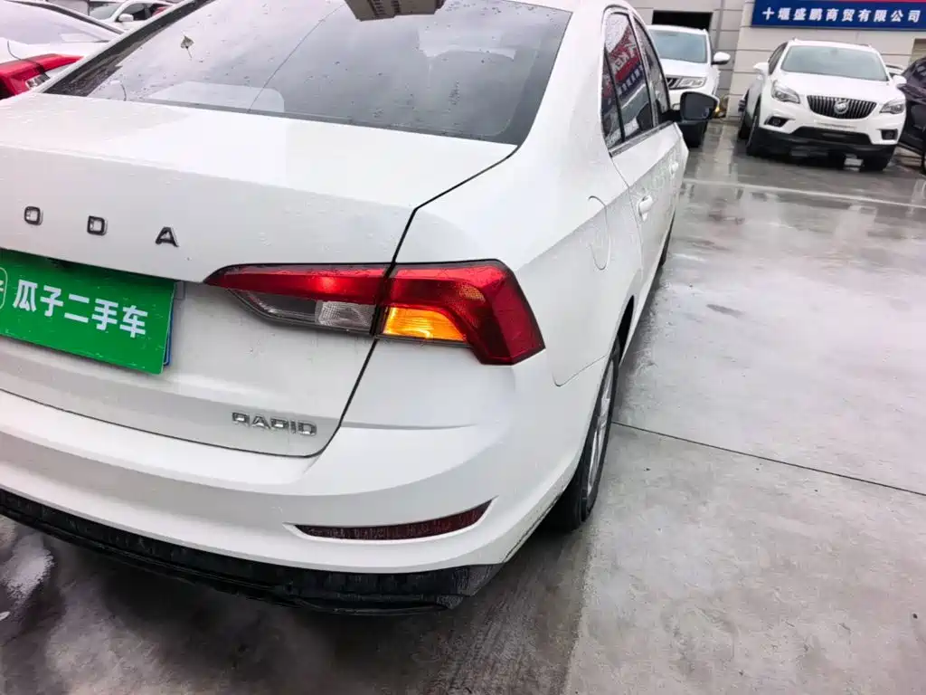 Skoda Rapid — фото 8