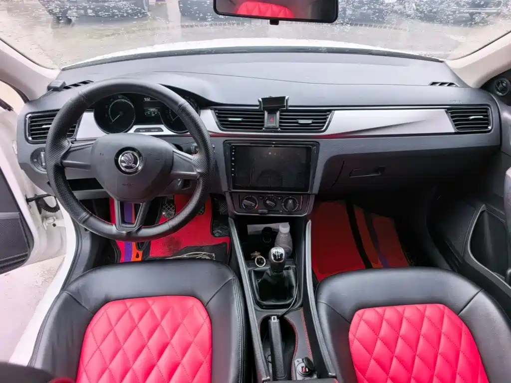 Skoda Rapid — фото 10