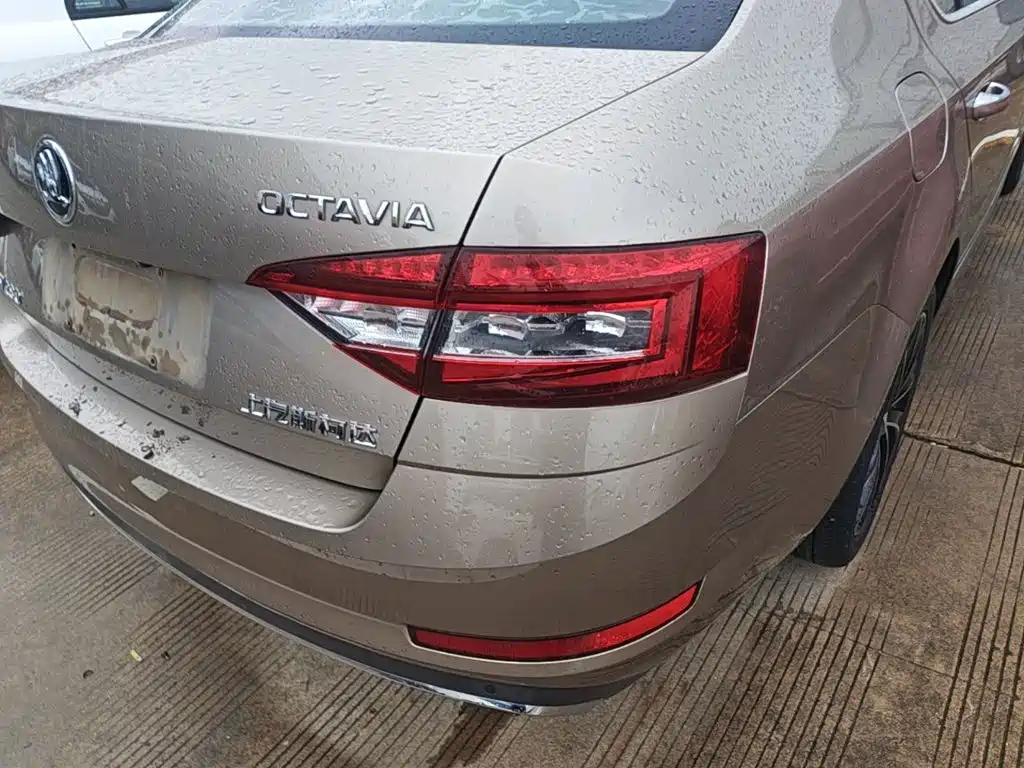 Skoda Octavia — фото 8